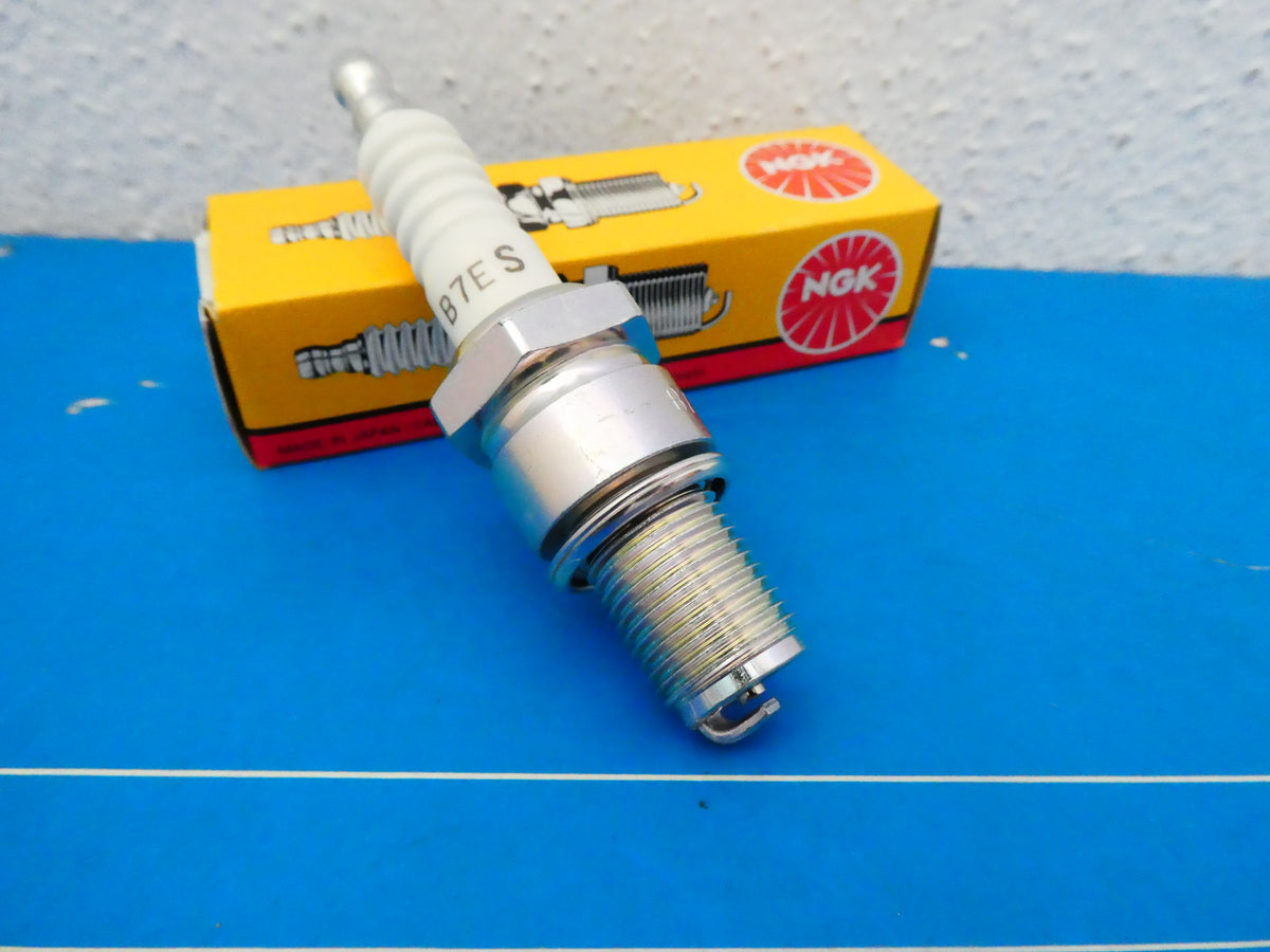 Per benelli 125 2c bicilindrica  candela accensione moto moped motore spark plug engine