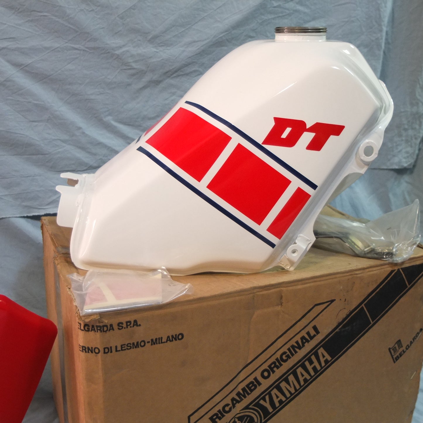 yamaha dt 125 dt125 moto serbatoio benzina  bianco tank fuel white motorcycle white