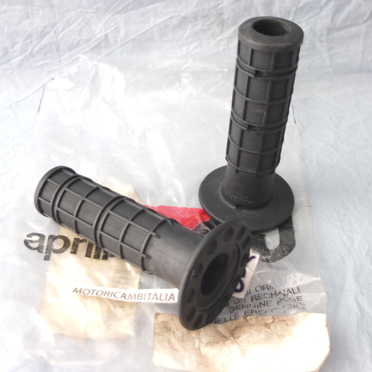 Aprilia Pegaso 125 coppia manopola manopole moto pair handgrip 8118329 nere