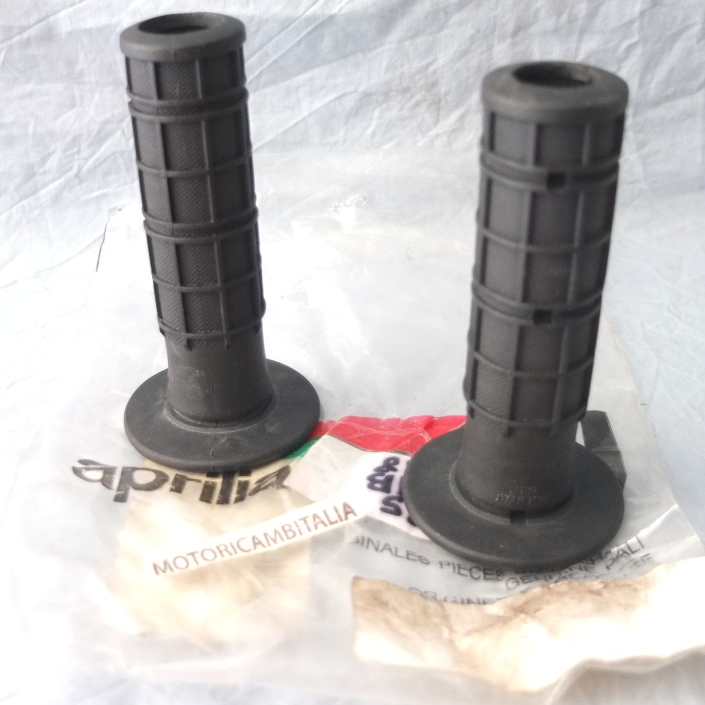 Aprilia Pegaso 125 coppia manopola manopole moto pair handgrip 8118329 nere