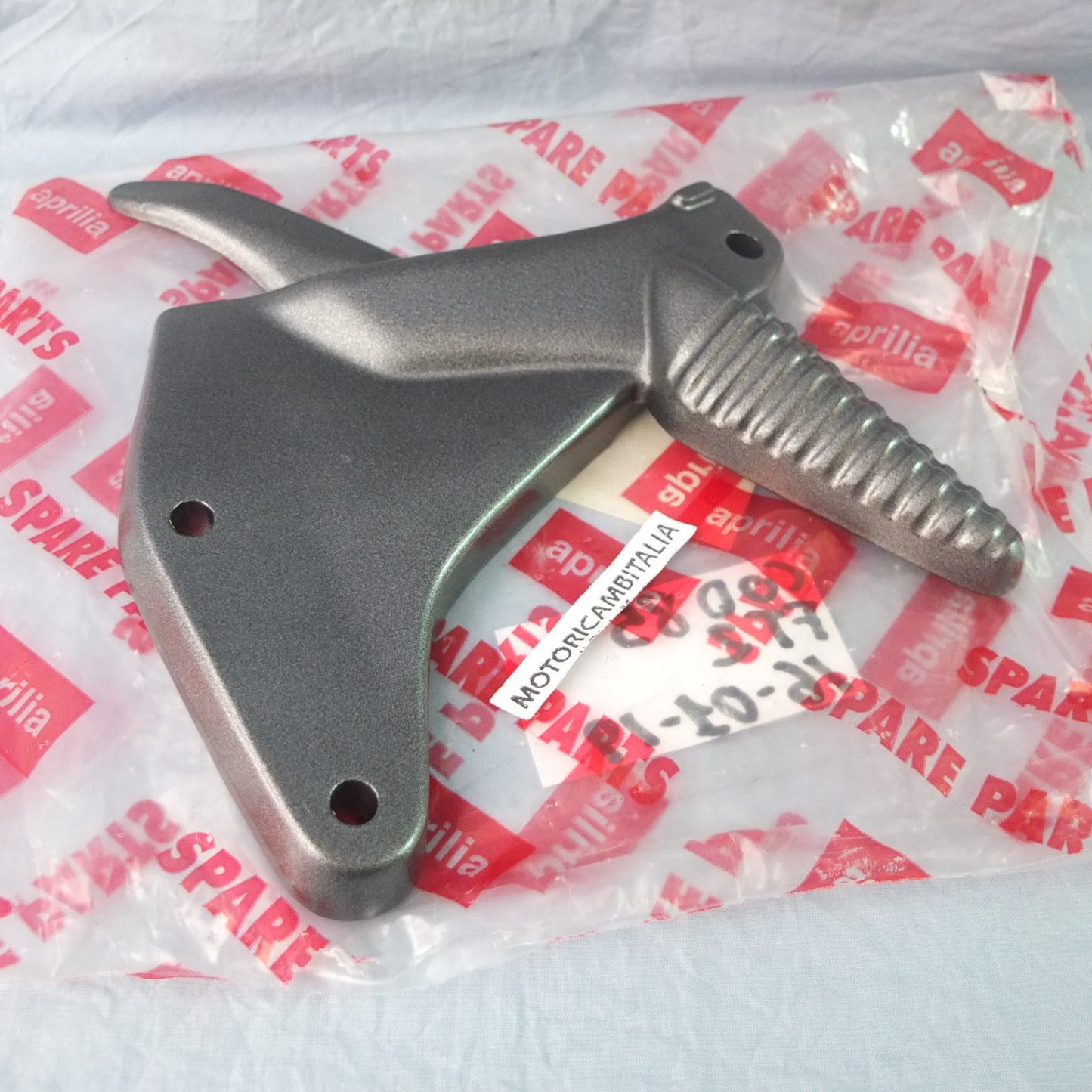 per aprilia pegaso 3 1997 2004 piastra pedana posteriore destra right plate rear footpeg 8146332