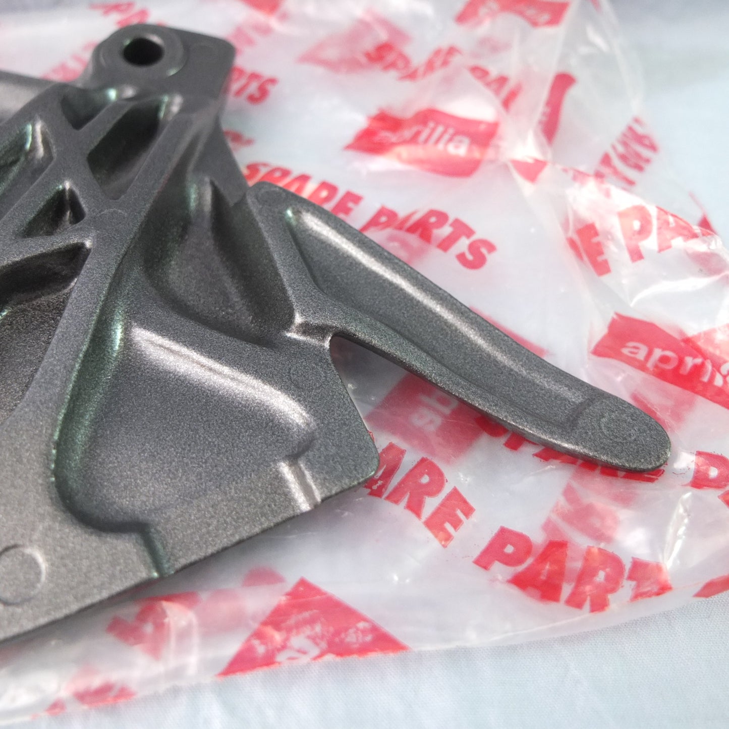 per aprilia pegaso 3 1997 2004 piastra pedana posteriore destra right plate rear footpeg 8146332